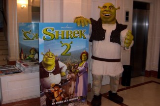 Character Shrek - Lancement du film Shrek 2 en France